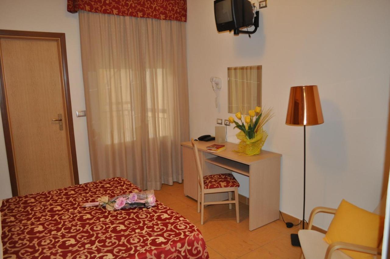Hotel Mimosa Bellaria-Igea Marina Quarto foto